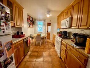 17 Perry St, Unit 2 in Brookline, MA - Building Photo - Building Photo