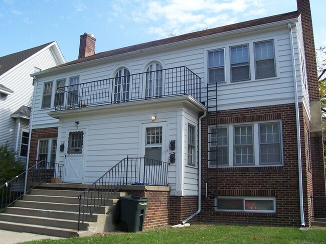 14, 14A, 16 N. Russell St. in West Lafayette, IN - Foto de edificio - Interior Photo