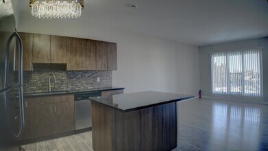 10518-10113 113 St in Edmonton, AB - Building Photo - Building Photo