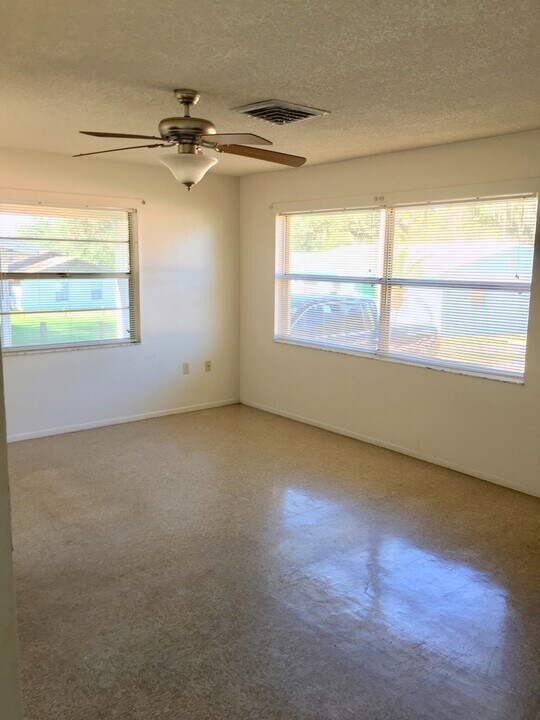 2023 Tennyson St-Unit -2023 in Lakeland, FL - Building Photo