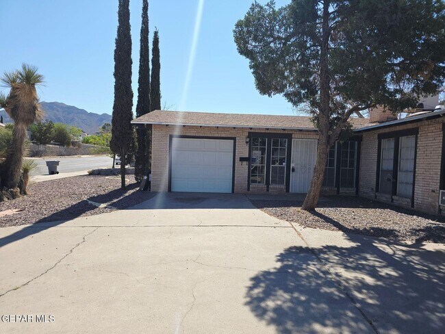6625 Escondido Dr in El Paso, TX - Building Photo - Building Photo