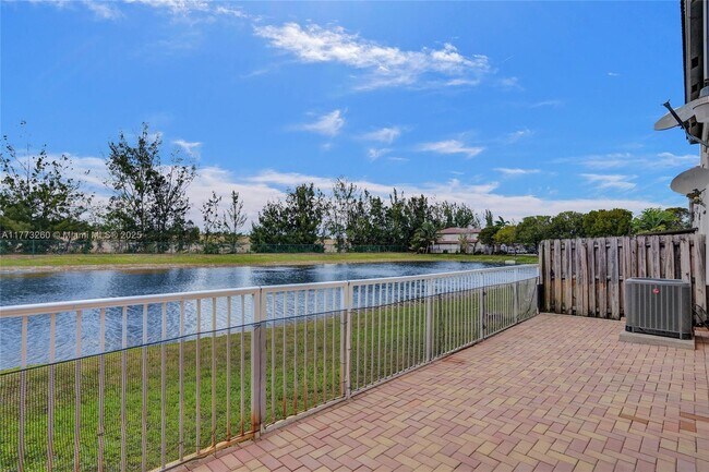 7978 NW 116th Ave in Medley, FL - Building Photo - Building Photo