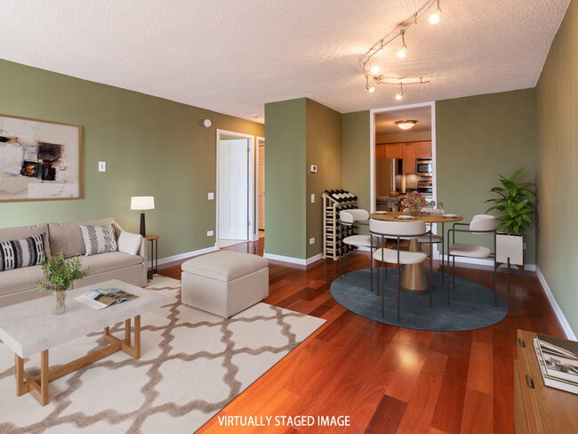 30 E Huron St, Unit 3710 in Chicago, IL - Foto de edificio - Building Photo