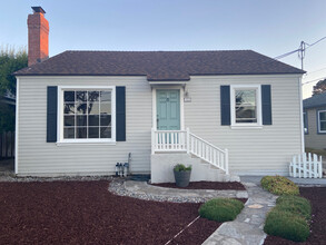 1005 Del Monte Blvd in Pacific Grove, CA - Building Photo - Building Photo