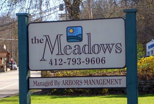 The Meadows Apartments in Pittsburgh, PA - Foto de edificio - Building Photo