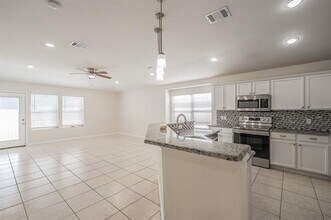 8932 Sunny Hollow Dr in Fort Worth, TX - Building Photo - Building Photo