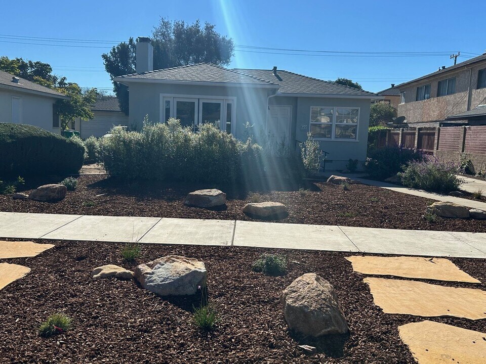 820 E Cypress St in Santa Maria, CA - Foto de edificio