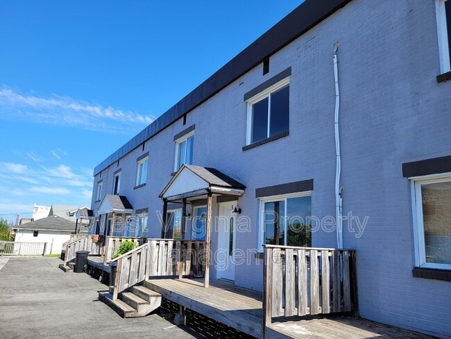 200 Lewis St in Oak Hill, WV - Building Photo - Building Photo