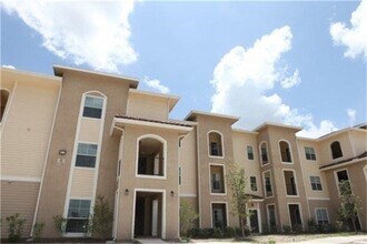 2101 W Business 83 in Weslaco, TX - Foto de edificio - Building Photo