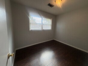 408 W Mahoney Dr in Derby, KS - Building Photo - Building Photo