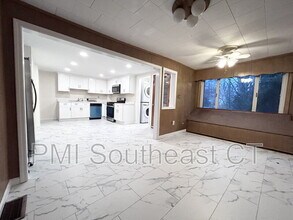 121 Shaw St in New London, CT - Building Photo - Building Photo