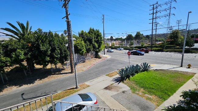 3009 Carmona Ave in Los Angeles, CA - Building Photo - Building Photo