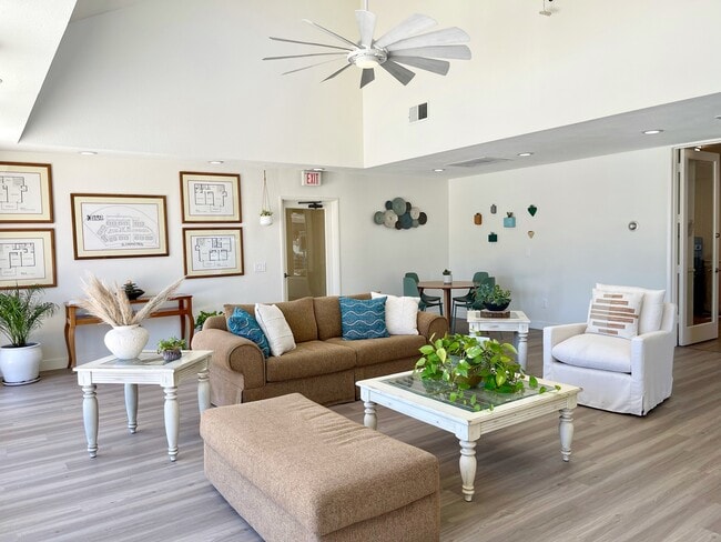 Camino Colony in Oceanside, CA - Foto de edificio - Building Photo