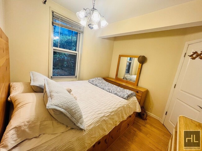 345 E 54th St, Unit 1J in New York, NY - Building Photo - Building Photo