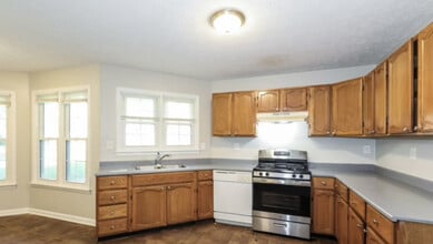 1088 Helmer Rd in Riverdale, GA - Building Photo - Building Photo