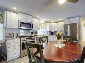 22 Clyde St, Unit Apartment 2 in Somerville, MA - Building Photo