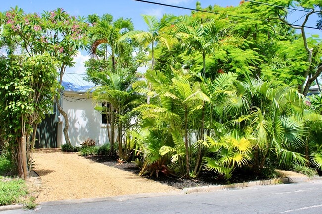 3211 Floral Ave in West Palm Beach, FL - Building Photo - Building Photo