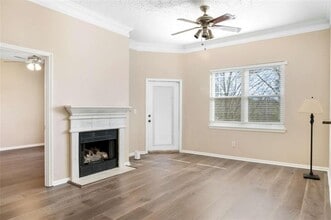 5559 Glenridge Dr in Atlanta, GA - Building Photo - Building Photo