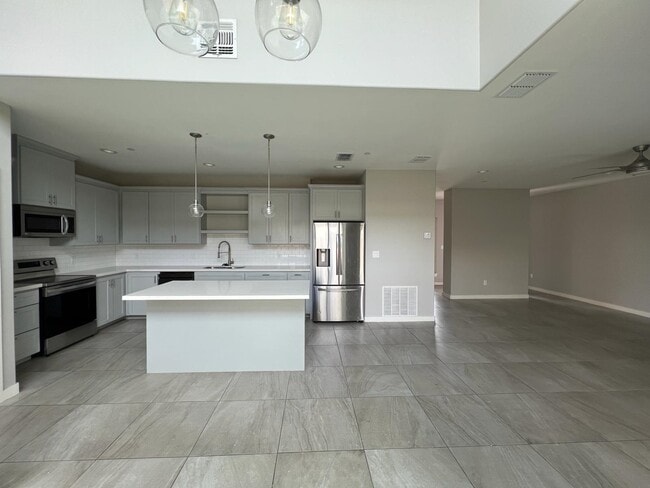 9653 McPherson Rd in Laredo, TX - Building Photo - Building Photo