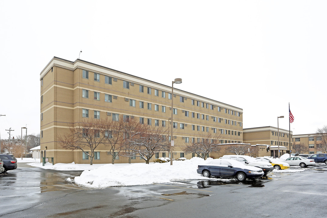 Chester Berry Manor Apartments in Eastpointe, MI - Building Photo