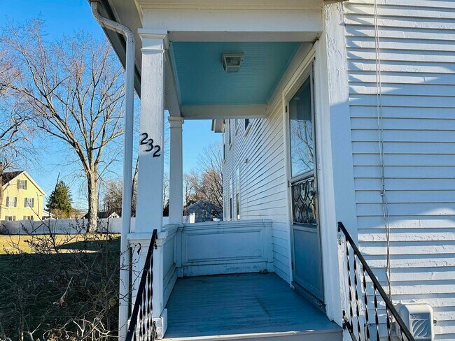 232 High St in Somersworth, NH - Building Photo - Building Photo