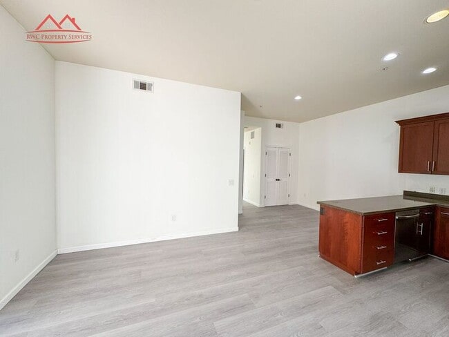 20128 Stevens Creek Blvd in Cupertino, CA - Building Photo - Building Photo