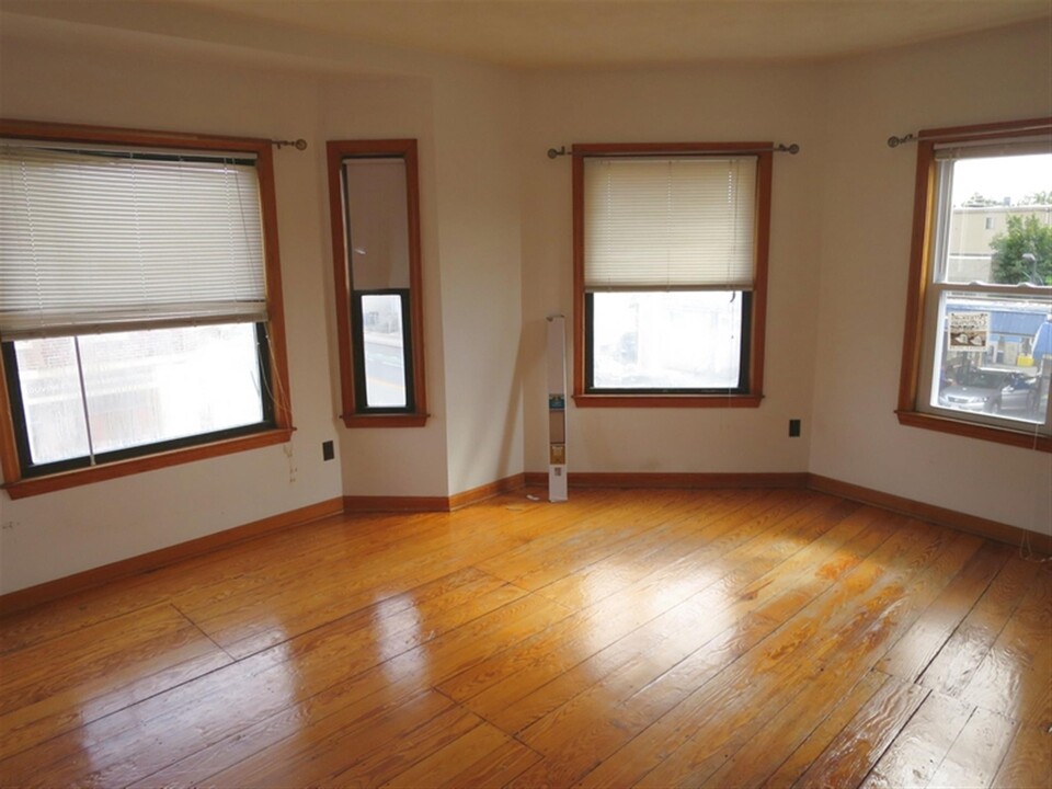 671 Somerville Ave, Unit 2 in Somerville, MA - Building Photo