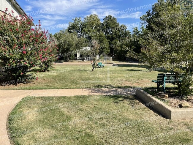 property at 1502 NW Kingsbury Ave