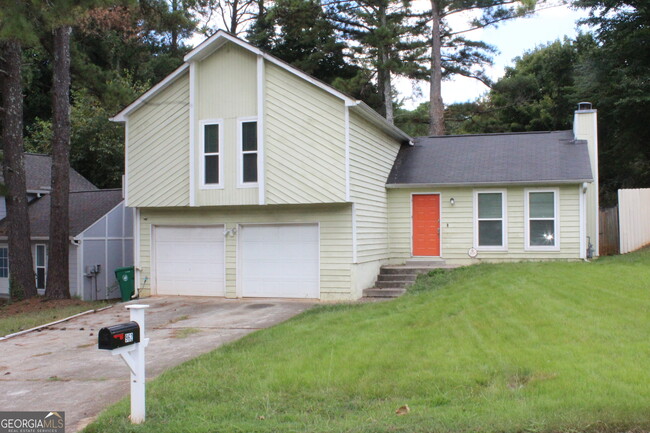 962 Mainstreet Lake Dr in Stone Mountain, GA - Foto de edificio - Building Photo