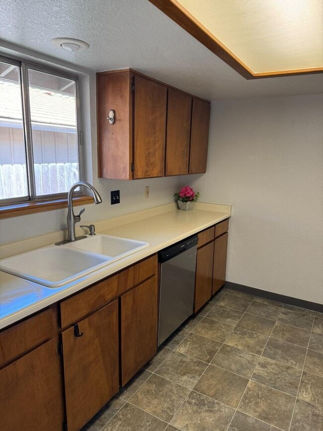 300 Shafer Ln in Jacksonville, OR - Building Photo - Building Photo