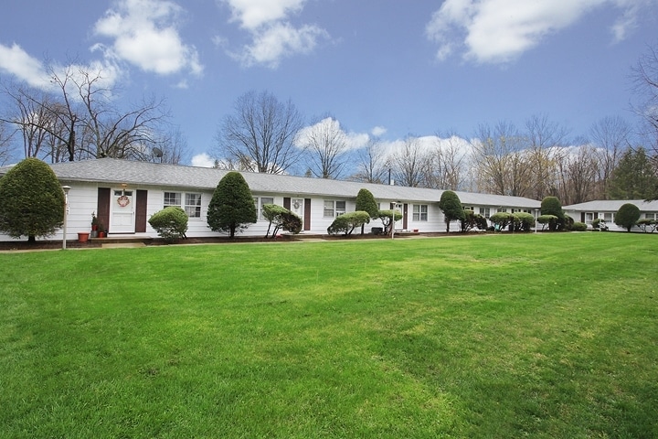 Mill Manor Apartments in Branchville, NJ - Foto de edificio