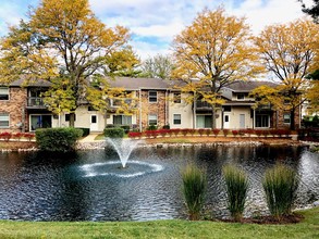 Villages of Greene Valley in Woodridge, IL - Foto de edificio - Building Photo