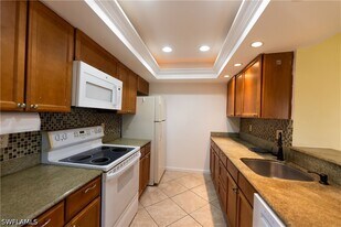 3655 Boca Ciega Dr in Naples, FL - Building Photo