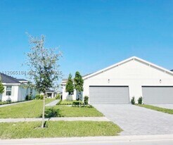 1375 Orchard Dr in Westlake, FL - Building Photo