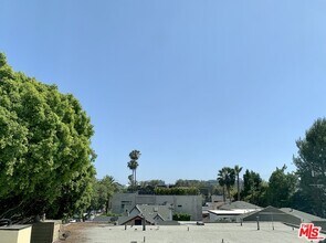 645 Westmount Dr-Unit -302 in West Hollywood, CA - Building Photo - Building Photo
