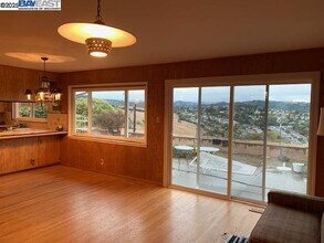 2755 Pineridge Rd in Castro Valley, CA - Building Photo - Building Photo