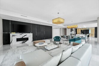 17975 Collins Ave in Sunny Isles Beach, FL - Building Photo - Building Photo