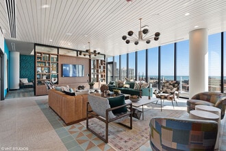 Albion Evanston in Evanston, IL - Building Photo - Building Photo