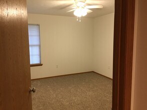 1003 N Missouri Dr in Ozark, MO - Building Photo - Building Photo