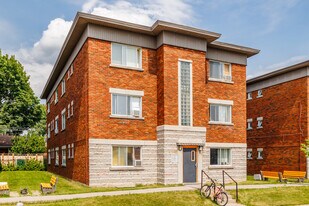 1127 Vincent-Massey Rue in Laval, QC - Building Photo