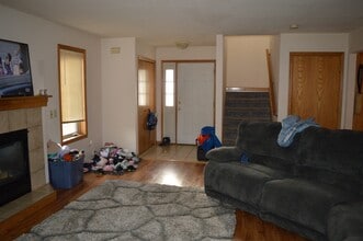 1043 N Thompson Dr in Madison, WI - Building Photo - Building Photo