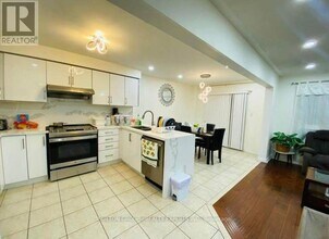 31 Farthingale Crescent in Brampton, ON - Building Photo - Building Photo