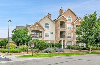 18909 E Warren Cir in Aurora, CO - Foto de edificio - Building Photo