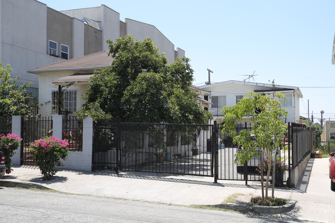 955 S Berendo St in Los Angeles, CA - Building Photo