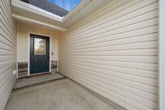 206 Rowland Dr in Richlands, NC - Building Photo - Building Photo