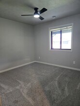 1407 W 20th Ave in Mitchell, SD - Foto de edificio - Building Photo