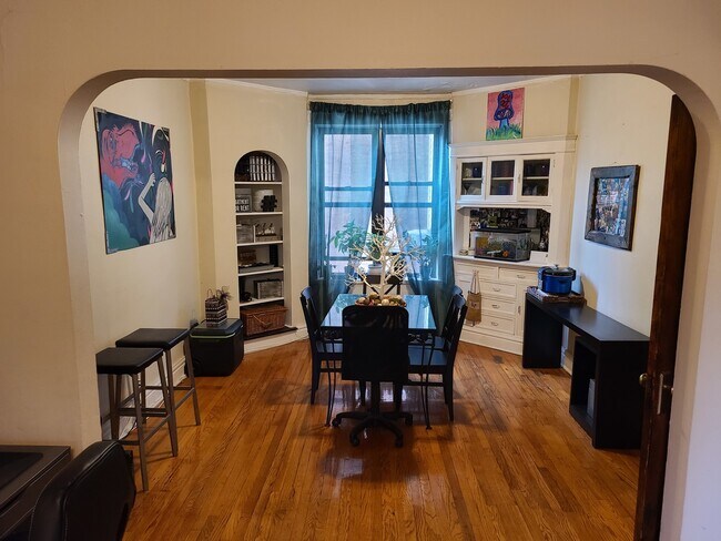 2204 W Berteau Ave in Chicago, IL - Building Photo - Building Photo