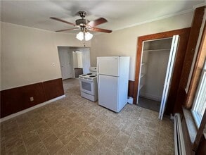 186 6th Ave in Woonsocket, RI - Building Photo - Building Photo