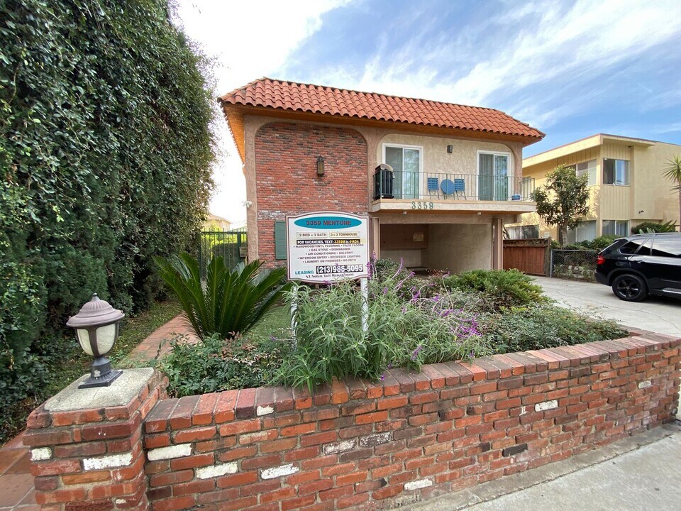 3359 Mentone Ave in Los Angeles, CA - Building Photo