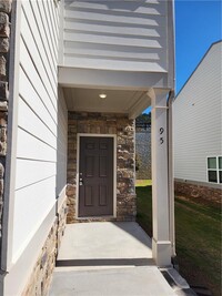 95 Berry Dr in Dawsonville, GA - Foto de edificio - Building Photo